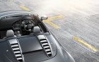 R8 Spyder - vue aérienne de voiture de luxe à louer | 360° luxury services